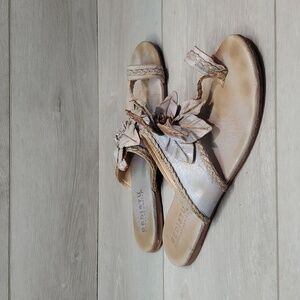 Bed Stu Womens Flower Boho hobo Loop Toe Leather Sandals Flats shoes sz 8